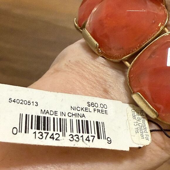 Faceted Agate Carnelian Gold-tone Stretch Bracelet & Clip on Earrings. - Picture 8 of 9